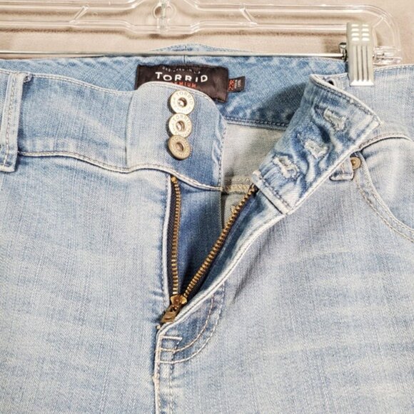 Torrid Skinny Jeans Womens 22R Light Wash Blue Denim Jeggings High Rise Stretch - Picture 3 of 10
